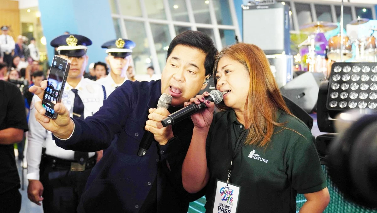 Martin Nievera serenades the crowd, elevating the entire event experience.
