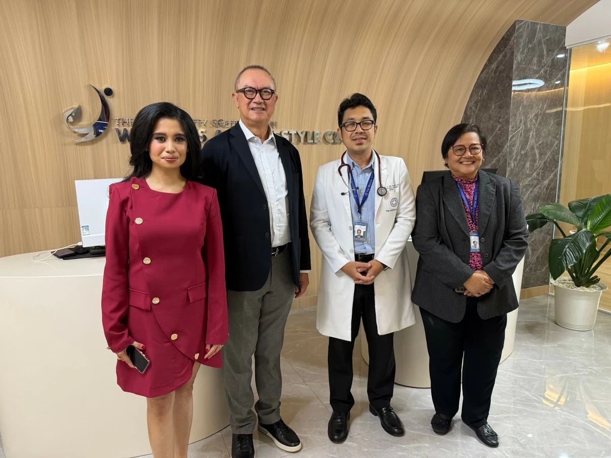 The Medical City South Luzon welcoming committee; (L-R) Jan Flordeliza Alberto, President and CEO Dr. Cesar Ramon Espiritu, Dr. Lemuel del Rosario, and Marilen Forsuelo. 
