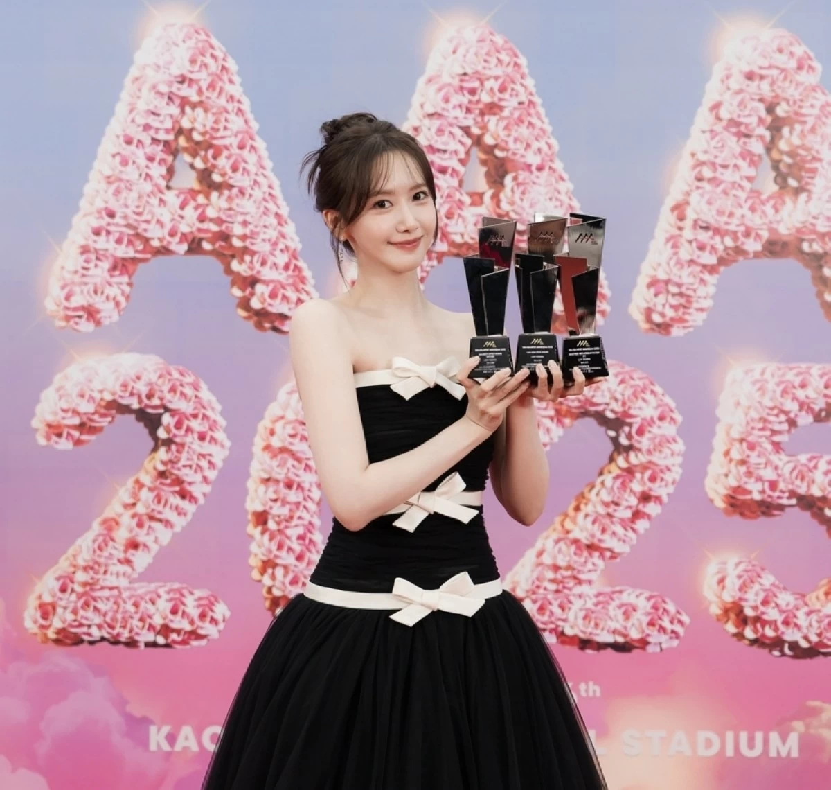 Manila Bulletin - IU, Stray Kids, Yoona, Park Bogum, ATEEZ among