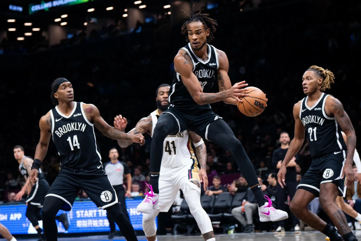 Brooklyn Nets center Nic Claxton, top, catches the ball during the second half of an NBA basketball game against the New Orleans Pelicans, Saturday, Dec. 6, 2025, in New York. (AP Photo/Angelina Katsanis)