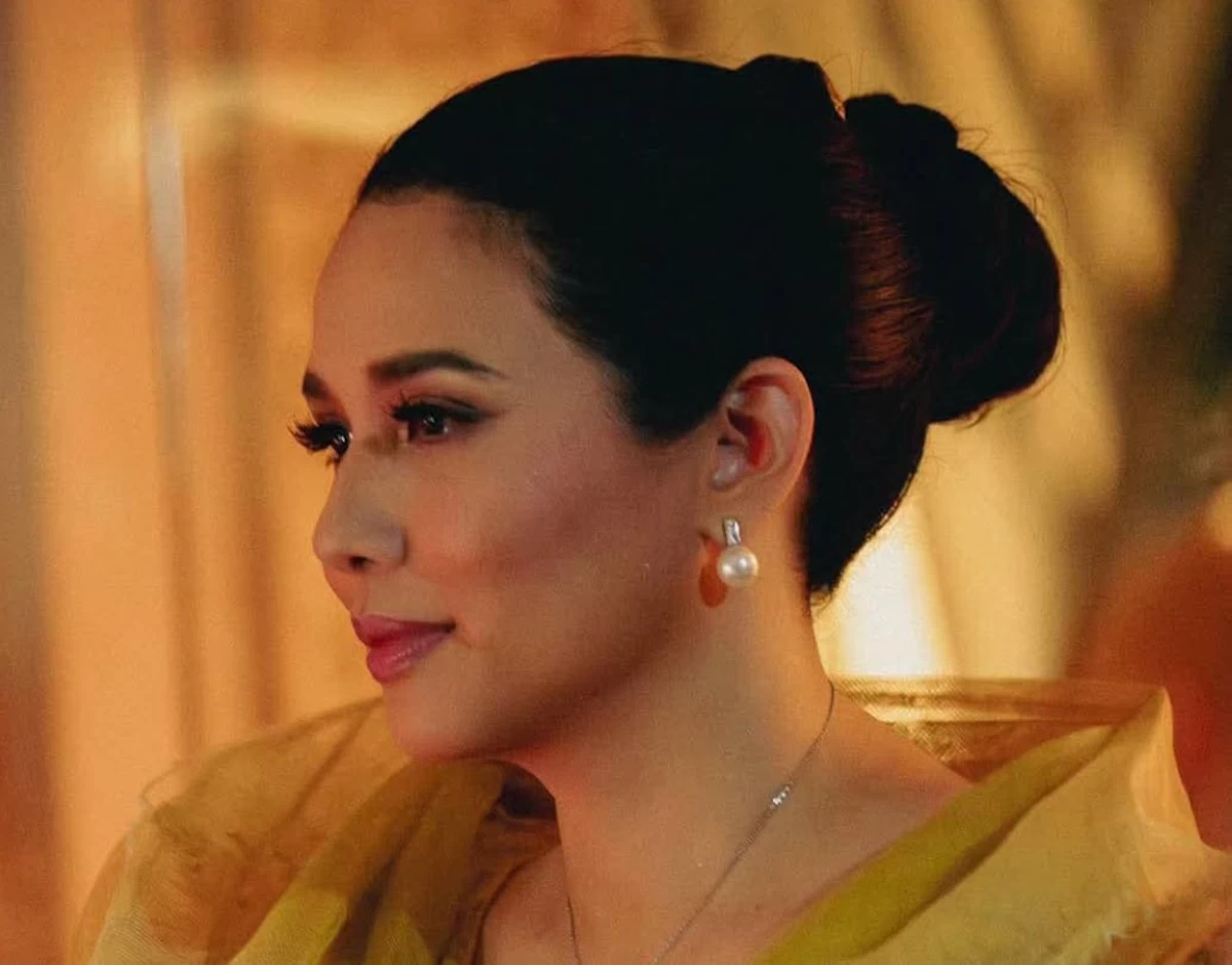 Karylle wore Filipiniana for her latest film 'Quezon' (Images courtesy of Facebook)