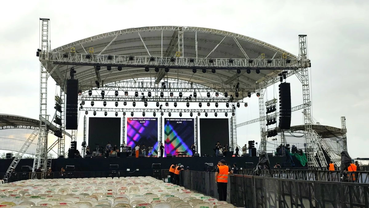 ​Hillsong London brings a worship night to the SMDC Festival Grounds.
