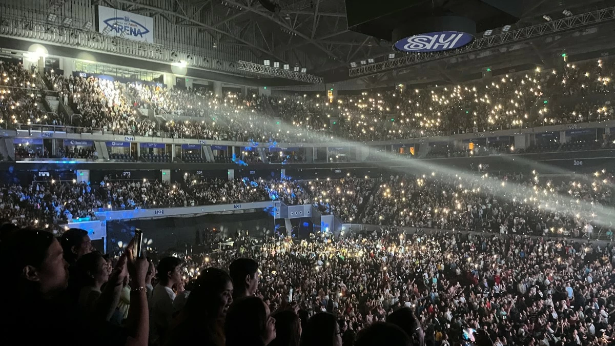 ​Fans lit up the Arena with thousands of lights in the venue as they sang along with Michael Learns to Rock.