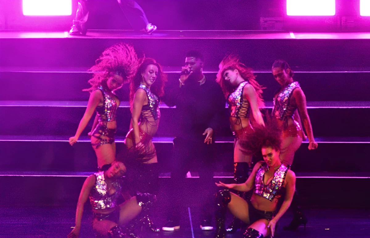 ​Jason Derulo brings the heat at the SM Mall of Asia Arena.