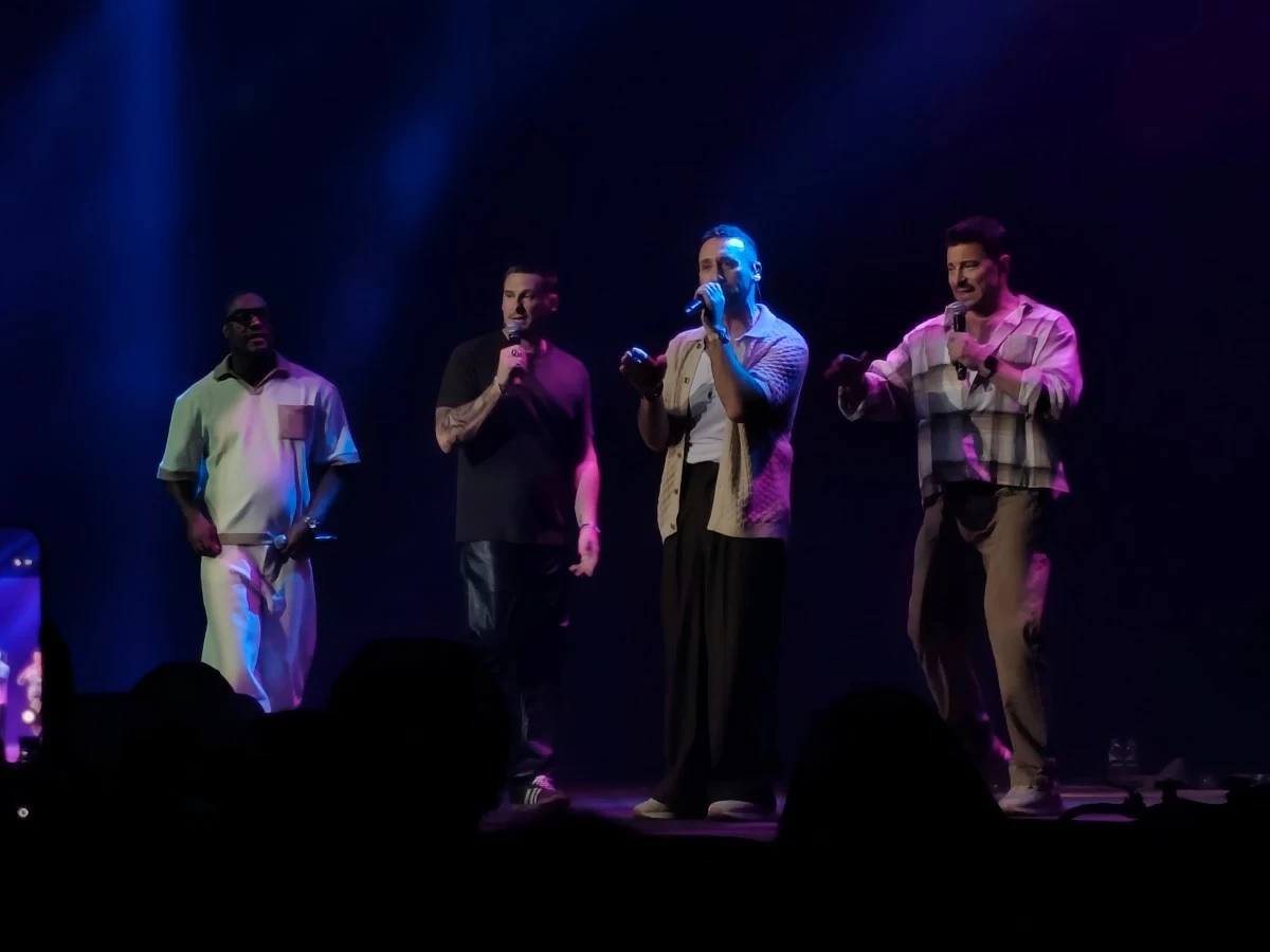 ​Blue returns to the SM MOA Arena during the Playback Music Festival.