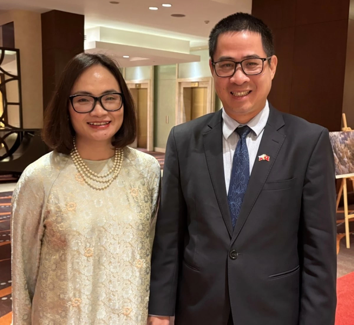 Mme. Nguyen Thi Thu Thuy and spouse Ambassador Lai Thai Binh of the Embassy of Vietnam

