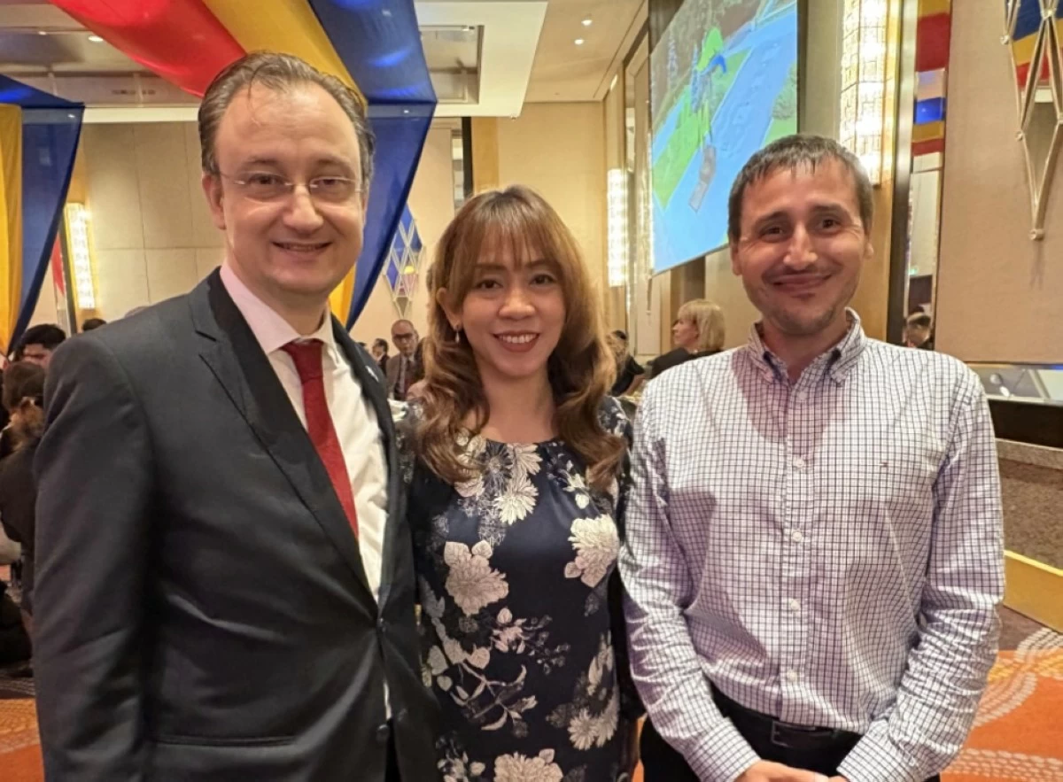 Ambassador Niyazi Evren Akyol of the Embassy of Turkiye with spouse Mme. Indri Puspitasari Akyol, and  Huzeyfe Akhan, general manager Turkish Airlines Philippines