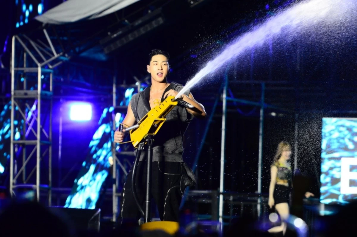 K-pop artist Baekho performing at Waterbomb Manila in February this year (Jonathan Hicap)