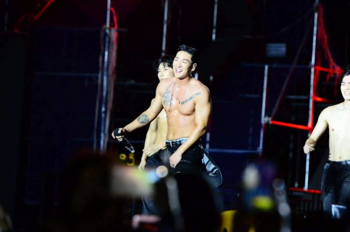 K-pop artist Baekho performing at Waterbomb Manila in February this year (Jonathan Hicap)