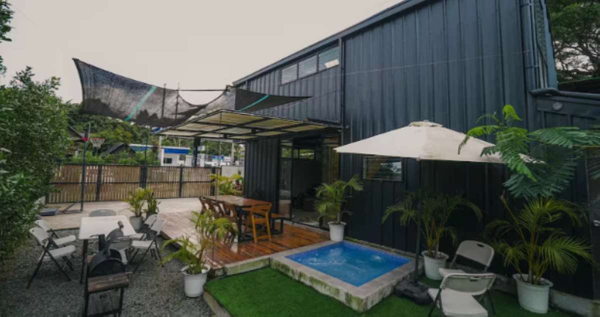 The minimalist yet tech-ready accommodations make it easy to stay connected to work while immersing yourself in the quiet beauty of nature. Image courtesy of the Deck House.