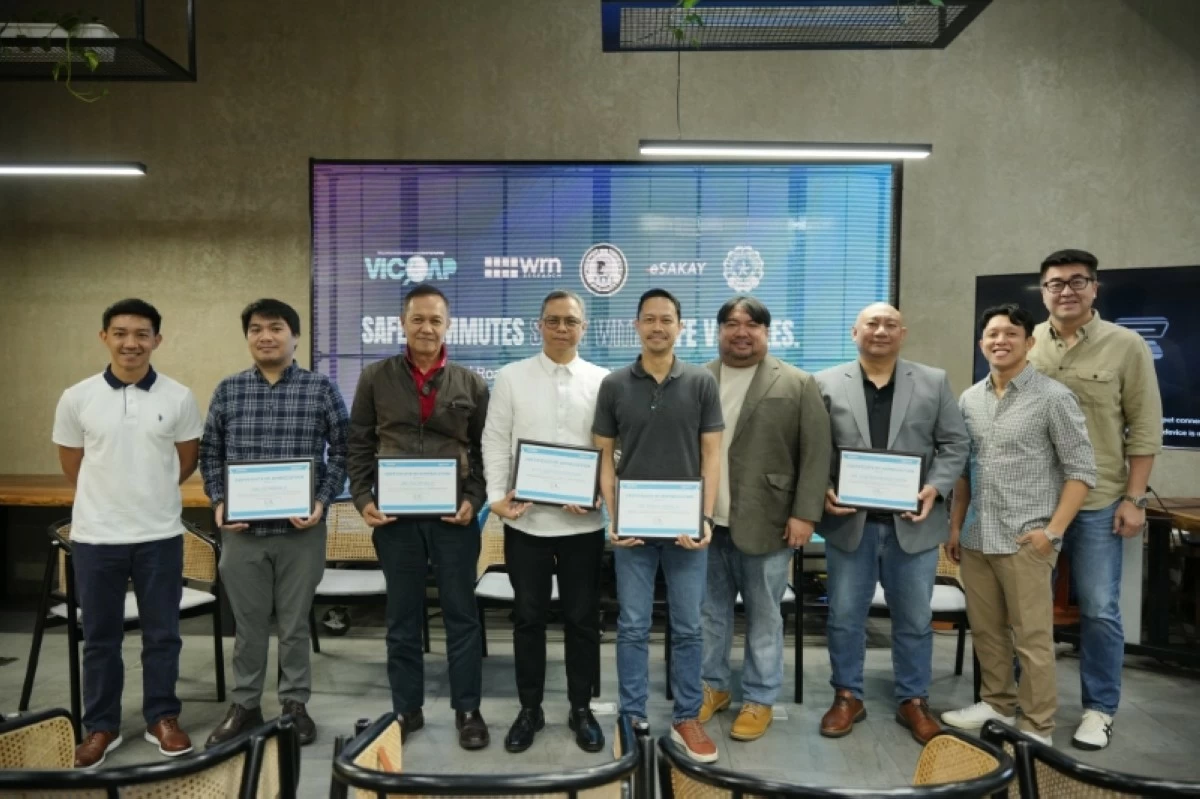 From left: Chase Lomibao, Executive Director, VICOAP; Cid Manalo, Senior Researcher, WRNumero; Jun Estallo, Philippine Advocates for Road Safety (PARS); Atty. Lester Cavestany, VICOAP Spokesperson; Mikael Degilla, e-Sakay; Aaron Cabiltes, President, VICOAP; Dr. Jose Bienvenido Biona, DLSU Manila; Ton Uy, Board Secretary, VICOAP.