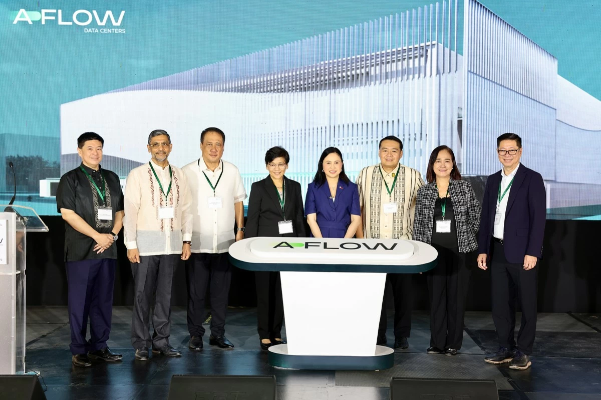 L-R: FLOW CCO Andrew Oon, A-FLOW President Sanjay Goel, Chief of Staff to the Governor of Laguna Jerry Pelayo, ALLHC Chairman Anna Ma. Margarita Dy, DTI Secretary Ma. Cristina Roque, Biñan City Mayor Angelo Alonte, BOI Director Mary Ann Raganit, ALLHC President and CEO Robert Lao