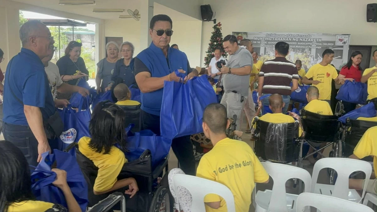 Sen. Lito Lapid leads a gift-giving activity.