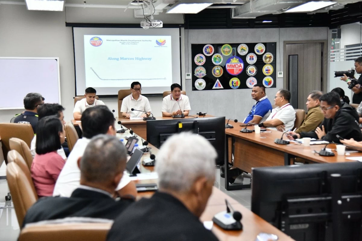 MMDA officials led by Undersecretary Procopio Lipana discusses with traffic managers of Cainta, Antipolo City, and Pasig City and Marikina plans to prevent the repeat of the monstrous traffic jam along the Marcos Highway over the weekend. (photo: MMDA) 