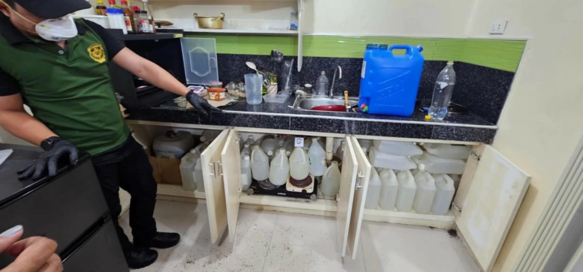 Authorities raid an alleged shabu laboratory in Binangonan, Rizal, and confiscate illegal drugs and manufacturing equipment. (Photos from PDEA)