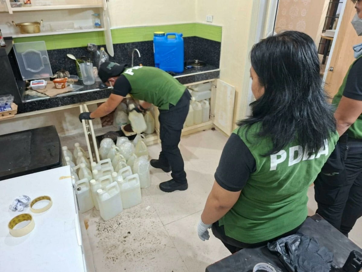 Authorities raid an alleged shabu laboratory in Binangonan, Rizal, and confiscate illegal drugs and manufacturing equipment. (Photos from PDEA)