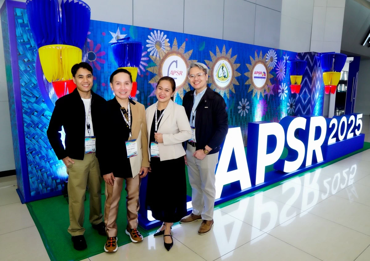 From left: Dr. Paul Jison, Dr. Rollin Tabuena, Dr. Shaira Arinzol, and Dr. Dhenver Fenis with resident presenters at Iloilo Mission Hospital
