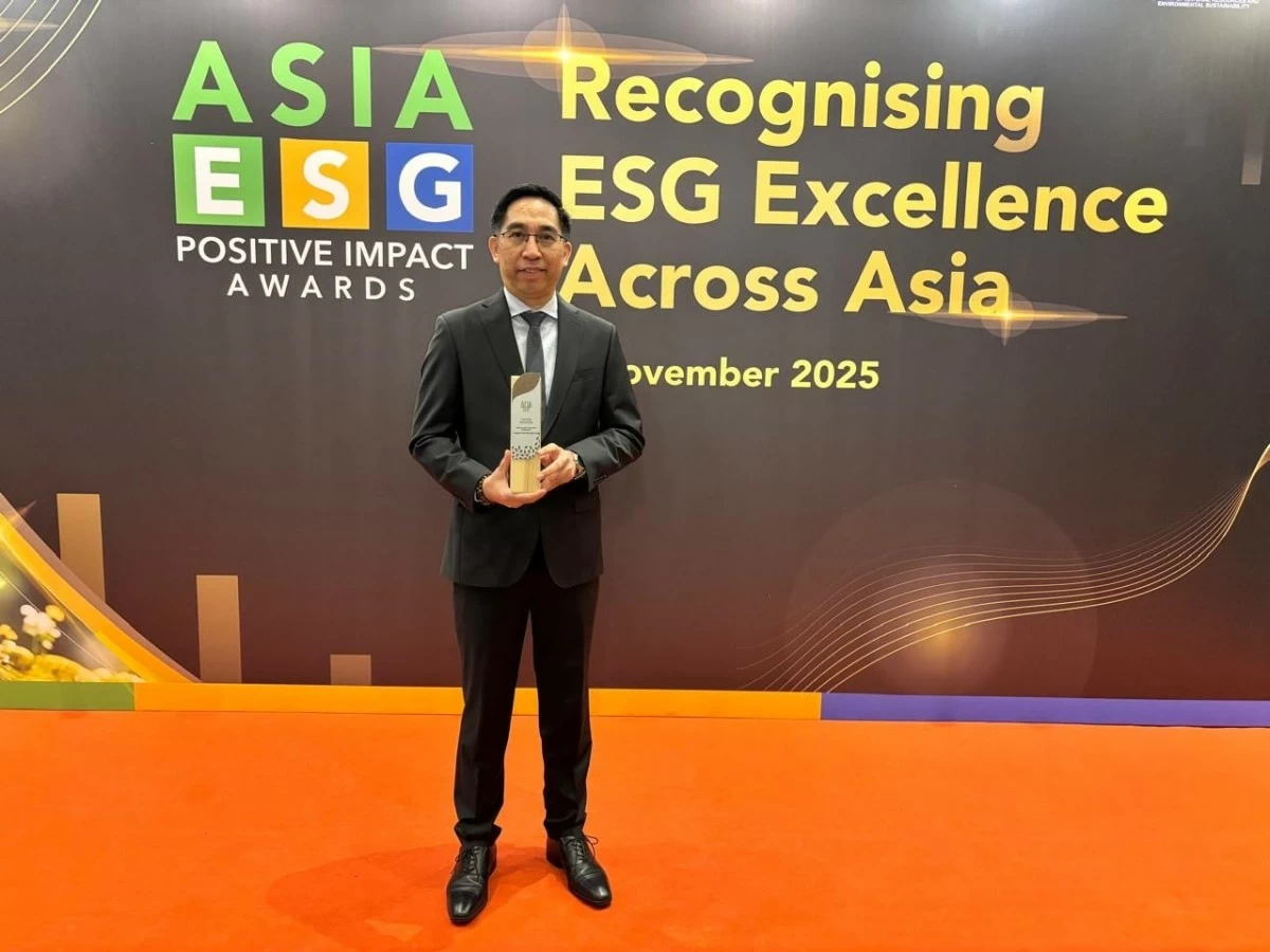 Jollibee Group Manufacturing and Logistics’ Assistant Vice President and Head of Engineering Services Julius Leyba, received the award during the Asia ESG Positive Impact Awards Gala Night last November 6.