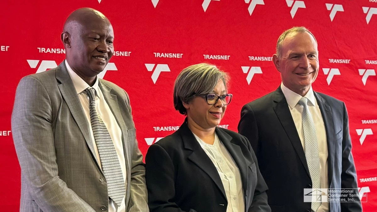Jabu Mdaki (left), Transnet Port Terminals chief executive, with Michelle Phillips, Transnet Group chief executive, and Hans-Ole Madsen, ICTSI vice president and regional head for Europe, Middle East and Africa, during the signing of the 25-year partnership agreement for DCT Pier 2.