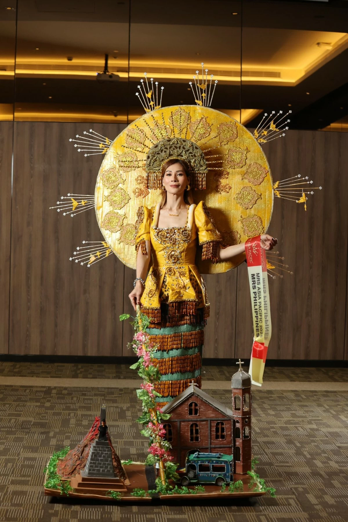 Han Lamarroza wears a national costume designed by Gil Obra.
