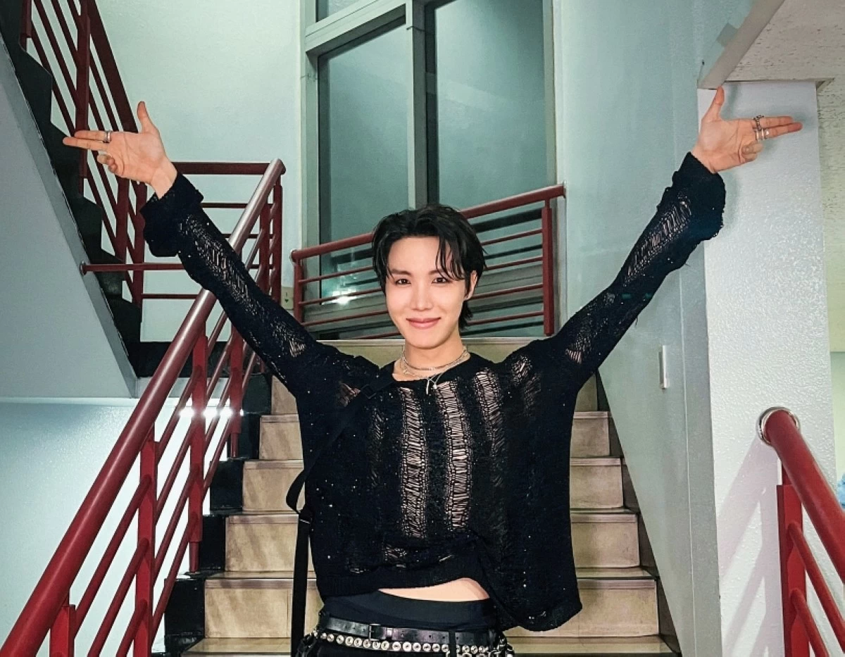 BTS' J-Hope (X) 