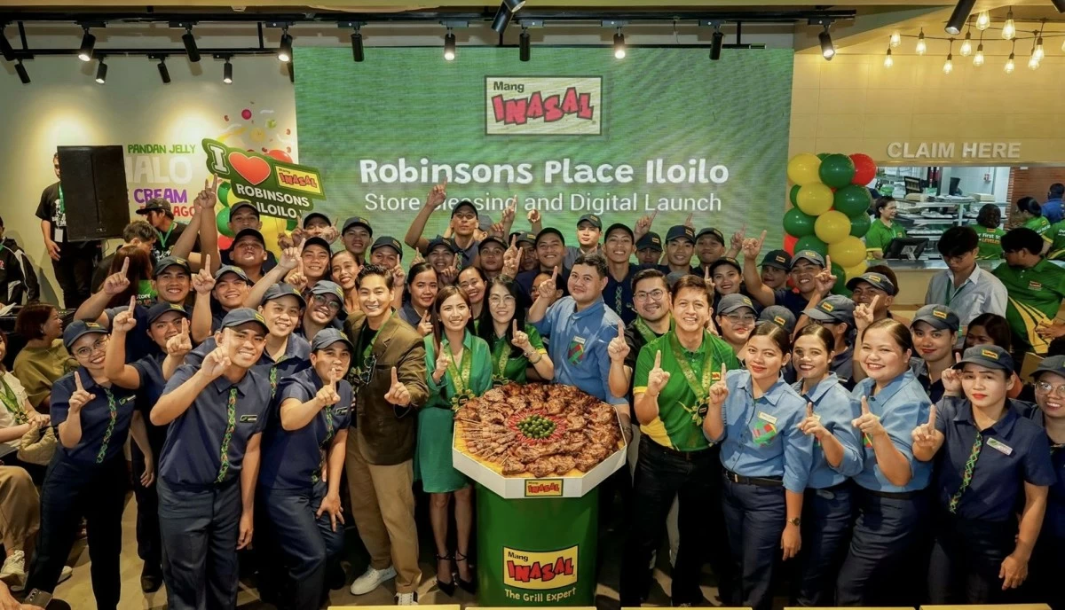 Coco Martin and Iloilo local officials lead the reopening of Mang Inasal's first store at Robinsons Place Iloilo