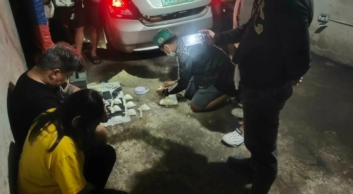 The arrested suspects and drug evidence worth P11.4 million confiscated by police during a buy-bust operation in Binangonan, Rizal. (Photos from Rizal PPO)