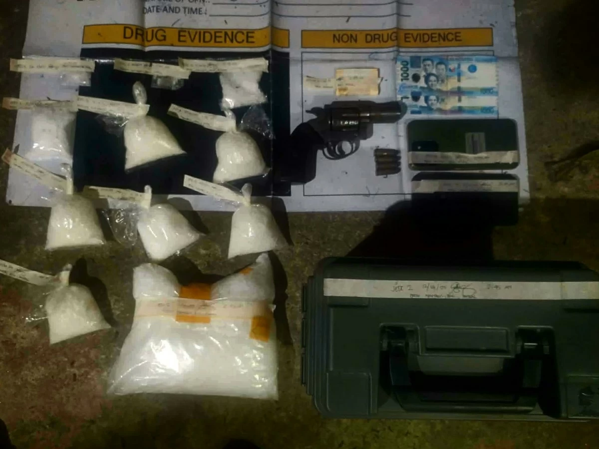 The arrested suspects and drug evidence worth P11.4 million confiscated by police during a buy-bust operation in Binangonan, Rizal. (Photos from Rizal PPO)