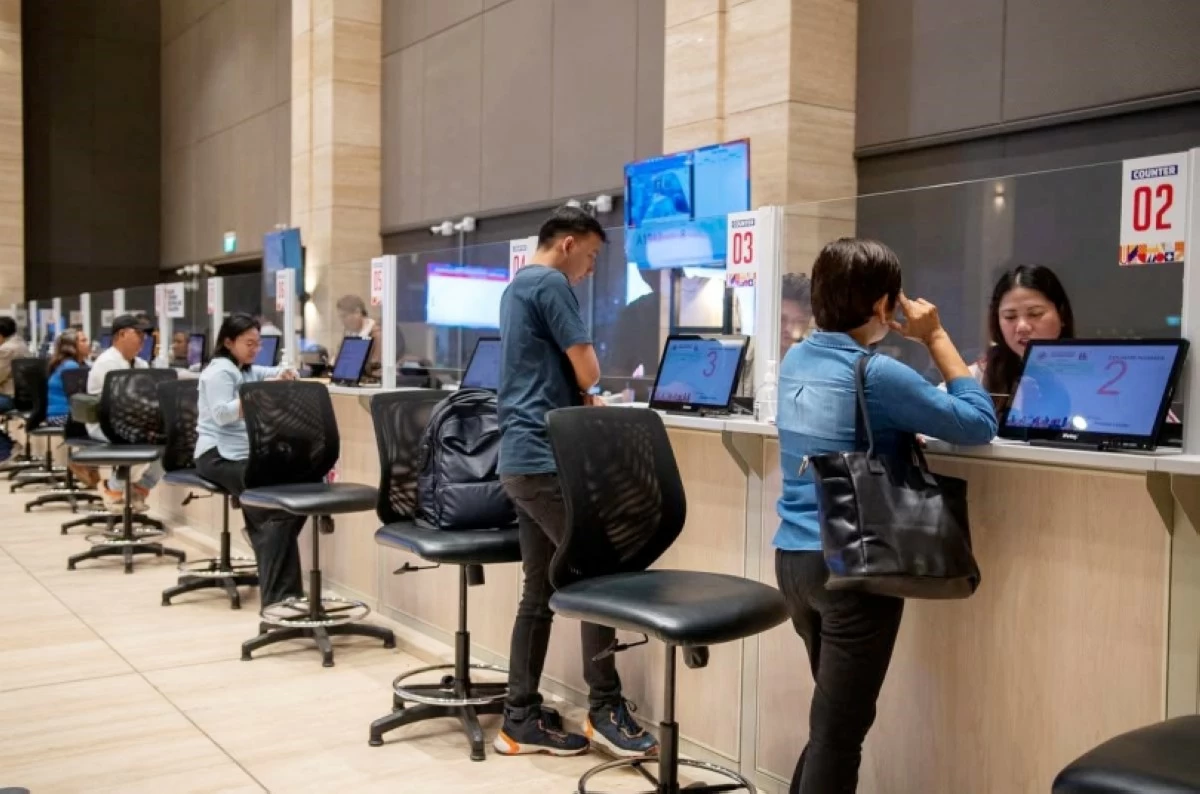 Business permit renewal in Taguig last January (Photo from the Taguig City government)