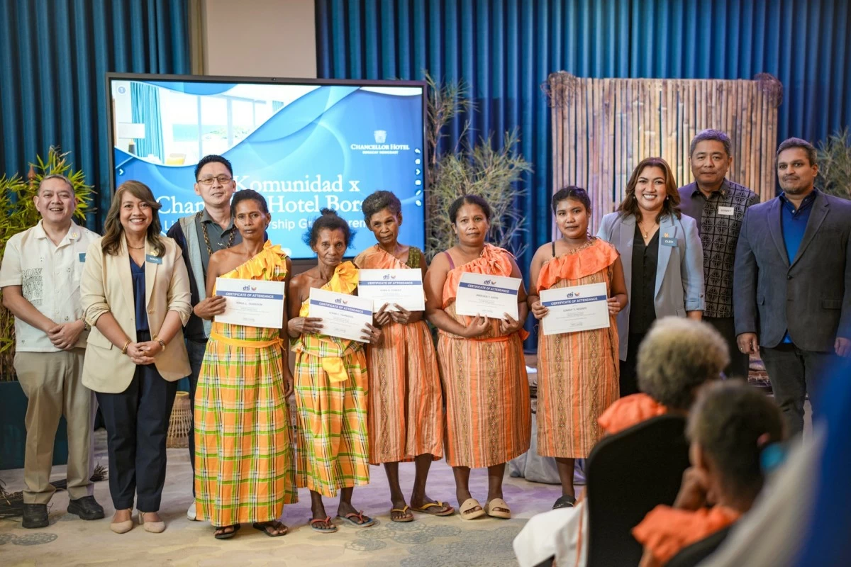 (From left) Arturo Boncato Jr., Group General Manager of Megaworld Hotels & Resorts, Maia Israel, Area General Manager for Boracay Newcoast, Romel Amihan, Provincial Director of DTI-Aklan, Cleofe Albiso, Managing Director, Socrates Alvaro, Cluster General Manager – Boracay, and Avinash Menon, Cluster General Manager – Visayas, awarded certificates to all Ati Komunidad members who attended the training for nito weaving.