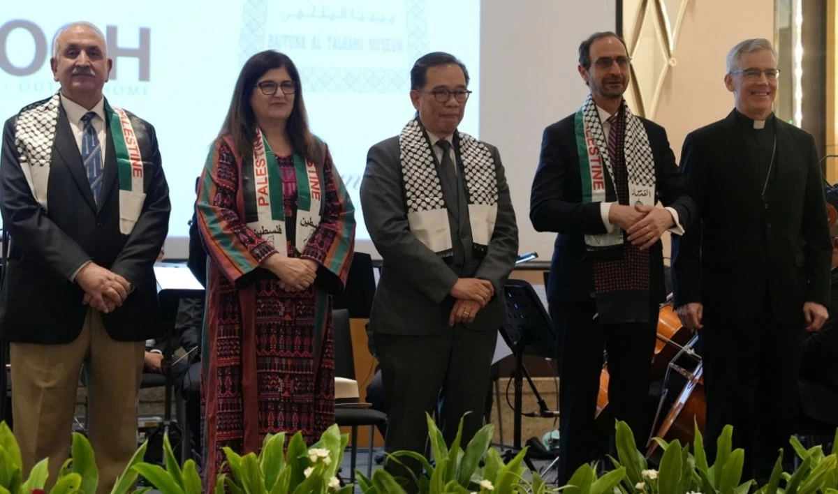 Director Khalid Hassan of ILO Country Office for the Philippines, Palestinian Foreign Minister Varsen Aghabekian Shahin, Department of Foreign Affairs Undersecretary for Migrant Workers Affairs Leo Herrera-Lim, Ambassador Mounir Y.K. Anastas, and Dean of the Diplomatic Corps. Papal Nuncio Archbishop Charles John Brown III