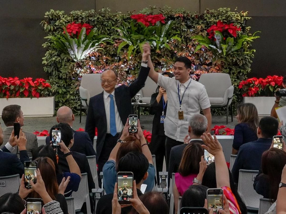 ADB President Masato Kanda and Pasig City Mayor Victor Ma. Regis Sotto at ADB’s International Anticorruption Day 2025. (Photo from ADB website)