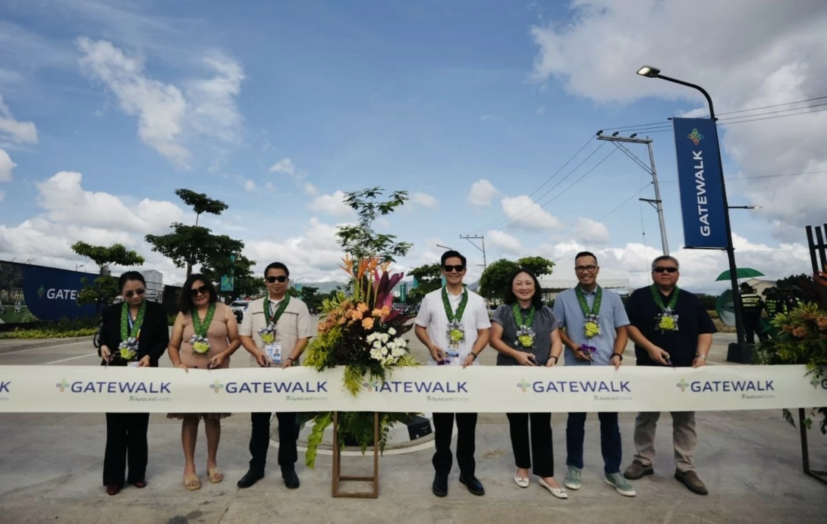 Atty. Christie Francisco, Mandaue City Planning and Development Office; Brgy. Captain Ramonita Manatad, Barangay Subangdaku; Hyll Retuya, Head, Traffic Enforcement Agency of Mandaue; Mandaue City Mayor Jonkie Ouano; Yeng Tupaz, Ayala Land Head of Central Luzon and VisMin Estates; Jay Teodoro, Ayala Land Deputy Head for VisMin Estates; and Bong Gonzales, Ayala Land Construction Management Product Line Head for Estates