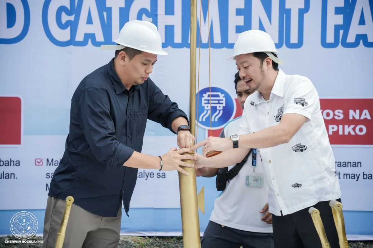 Valenzuela City Mayor Mayor Weslie “Wes” Gatchalian and partners of the city government lead the groundbreaking ceremony for the Panatag Active Transport Park and Flood Catchment Facility in Barangay Dalandanan. (Photo from Valenzuela PIO)