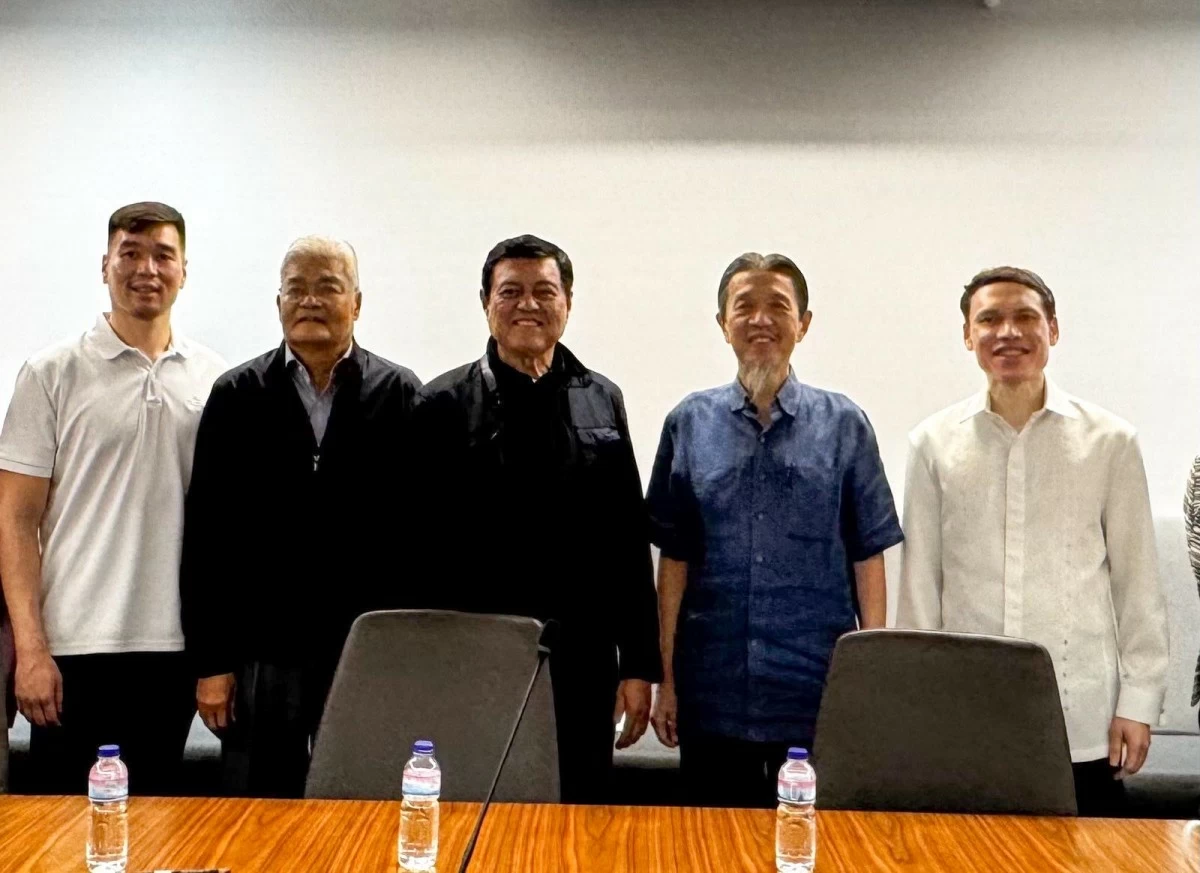 From left: Vincent Co, Leonardo Dayao, Manuel B. Villar, Jr., Lucio Co and Manuel Paolo A. Villar