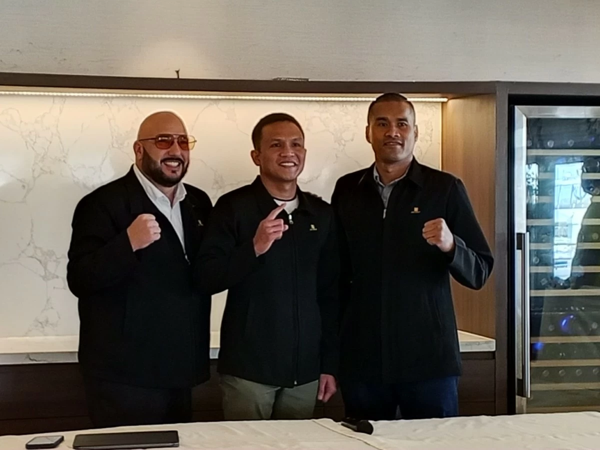 Manager Rick Navalta, from left, Charly Suarez, and coach Delfin Boholst
