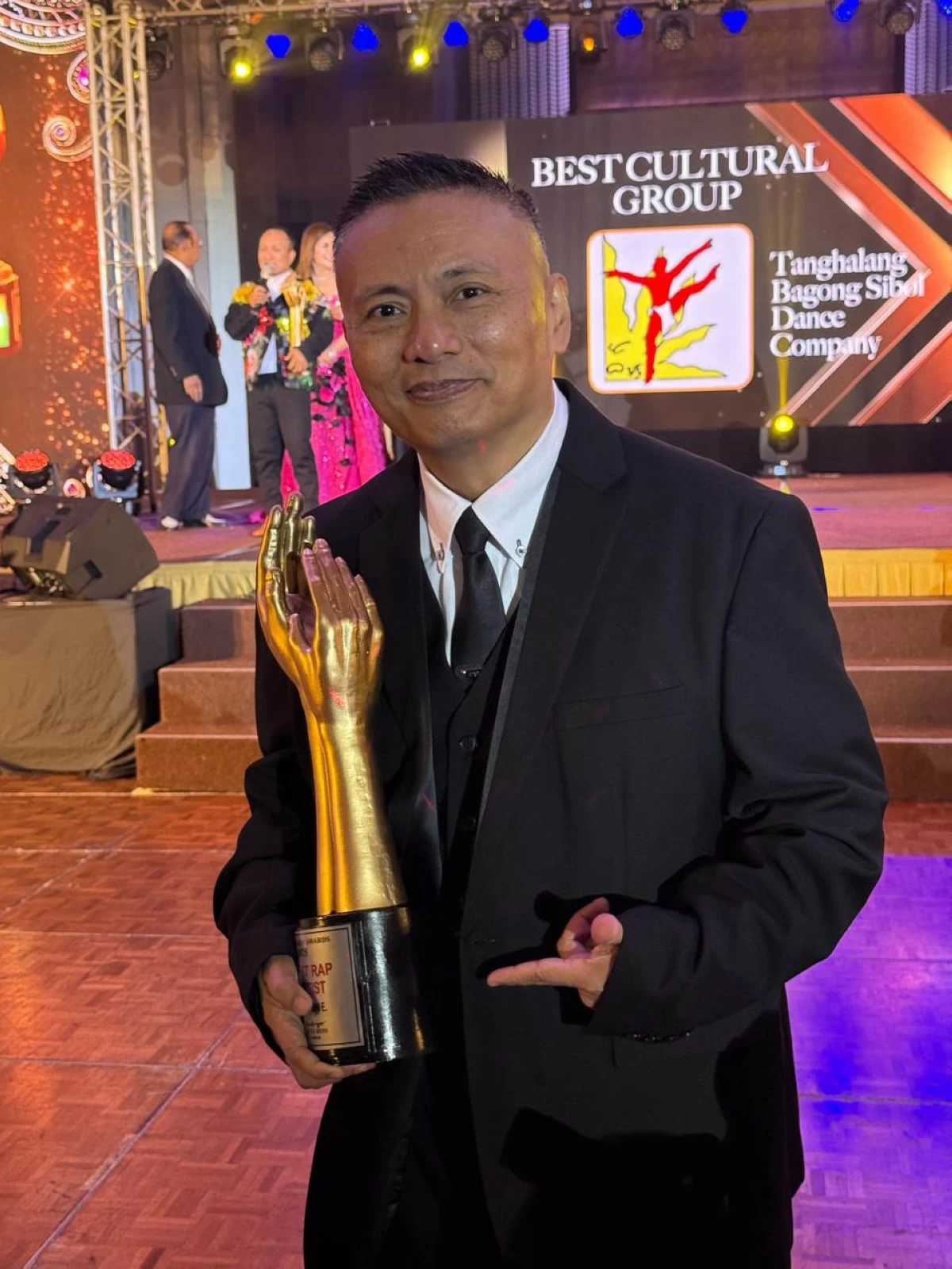 Andrew E is named Best Rap Artist along with Gloc-9 (Photo by Annalyn Jusay))