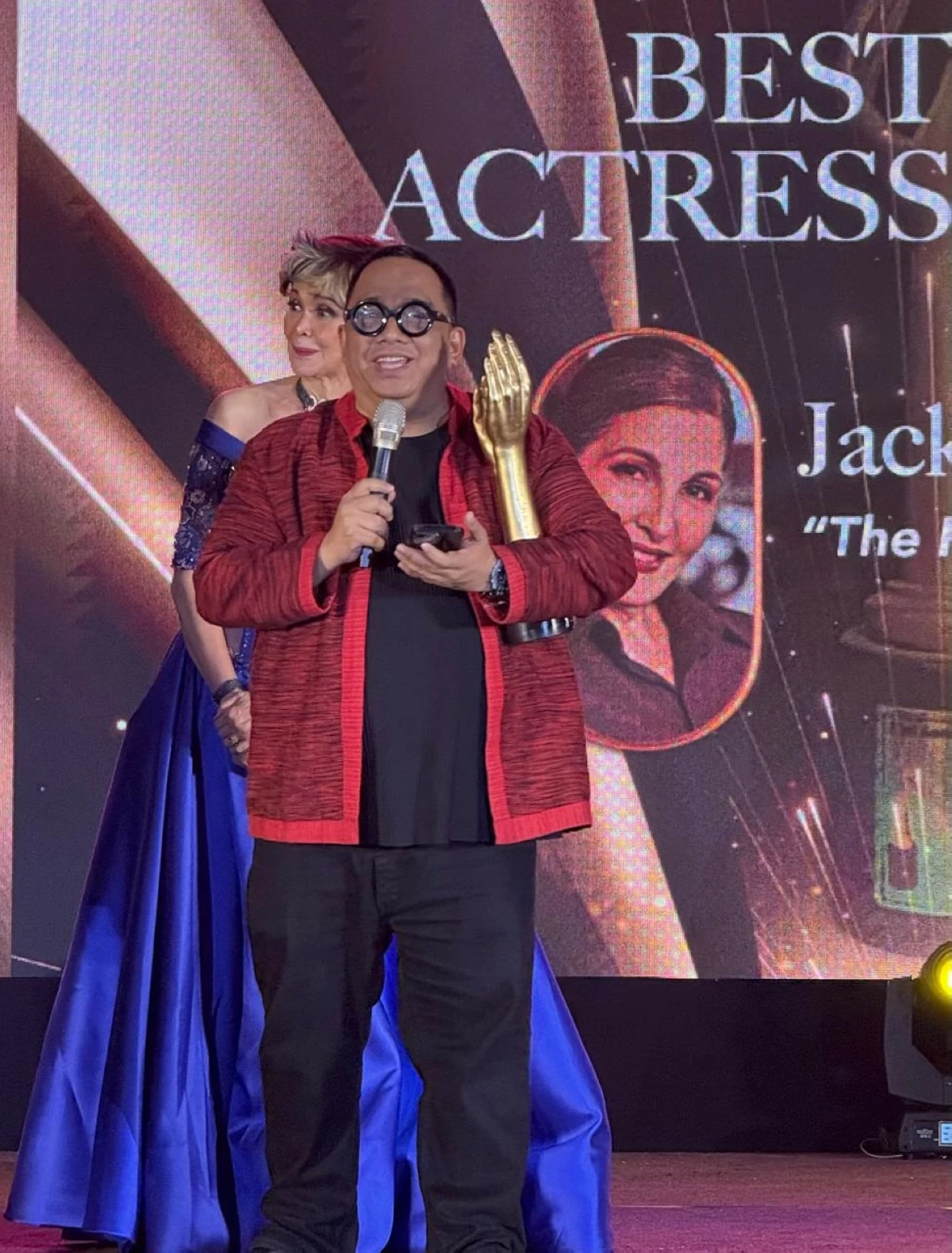 Talent manager Noel Ferrer receives the 'Best Lead Actress in a Play' award in behalf of Jackie Lou Blanco
