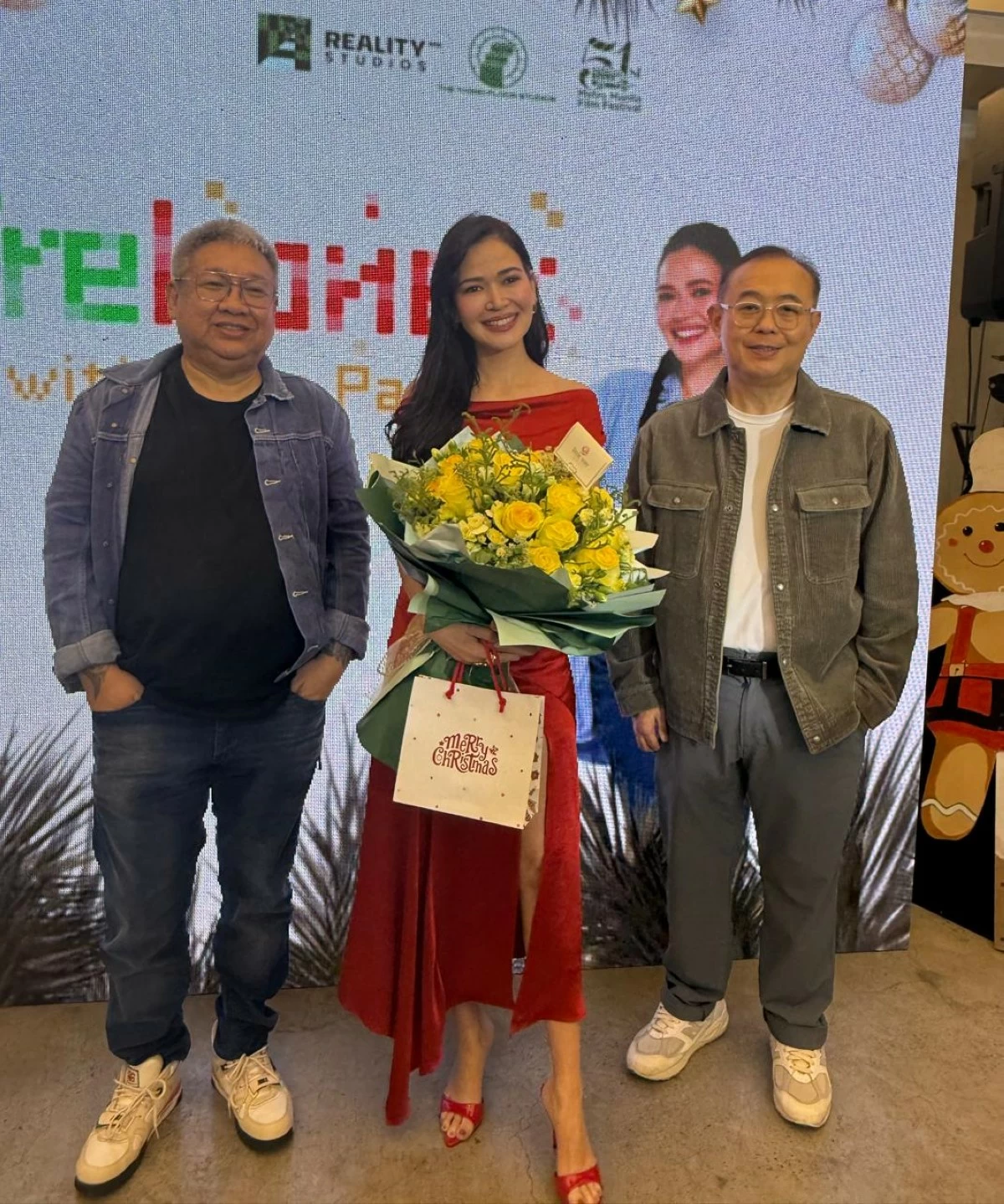 Bela Padilla (middle)  with 'Rekonek' producers Erik Matti (left) and Dondon Monteverde of Reality MM Studios

