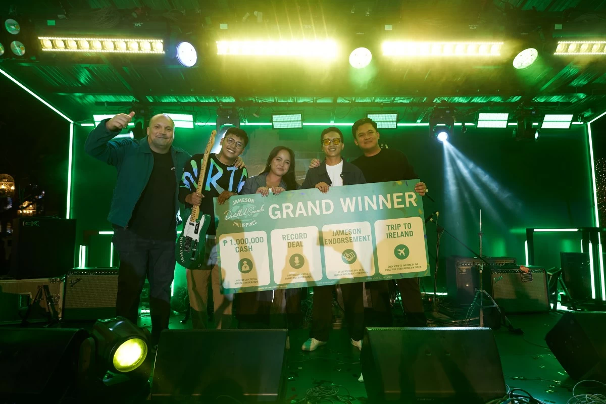 JDS Grand Winner Isay with Pernod Ricard Head of Marketing Tony Atayde