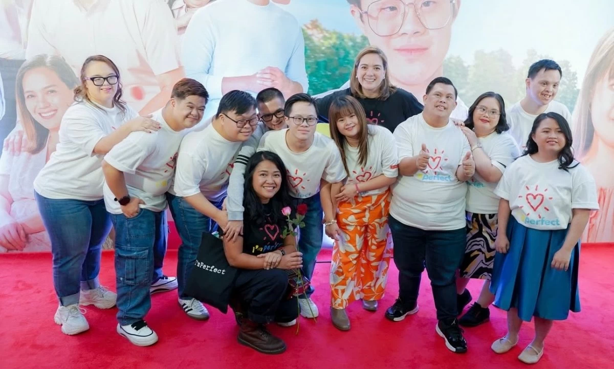 The cast of 'I'm Perfect' with Director Sigrid Andrea Bernardo and Sylvia Sanchez
