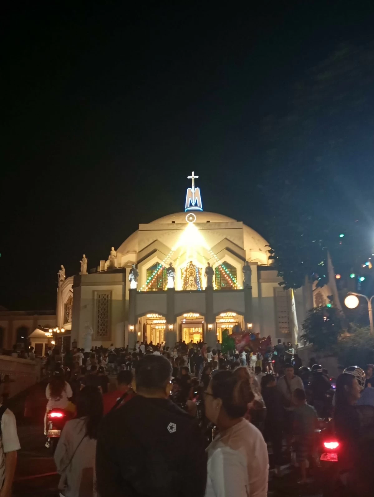 Antipolo Cathedral at night (photo by Nel Andrade)