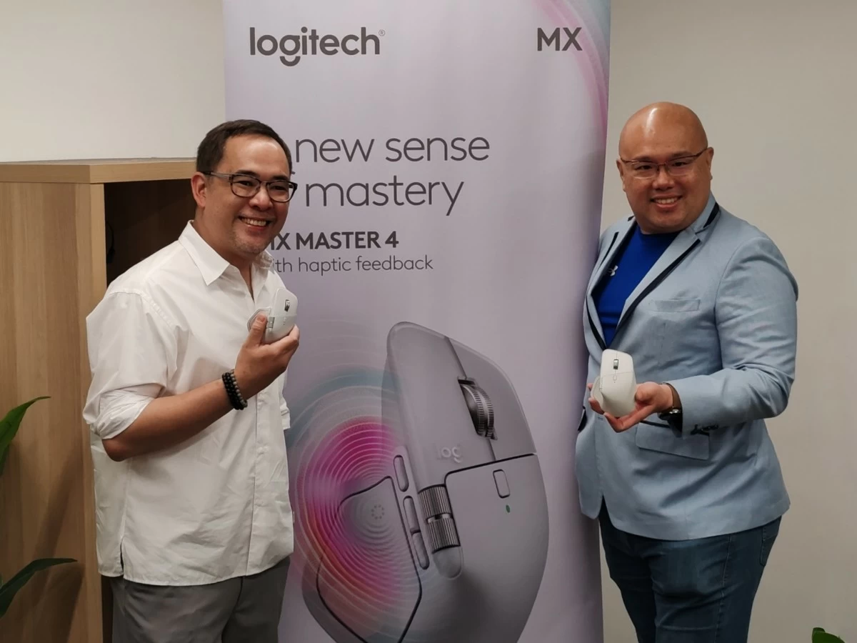 Alejandrino with Bernard Chow, Head of Cluster for SEA 2 at Logitech, presenting the MX Master 4.