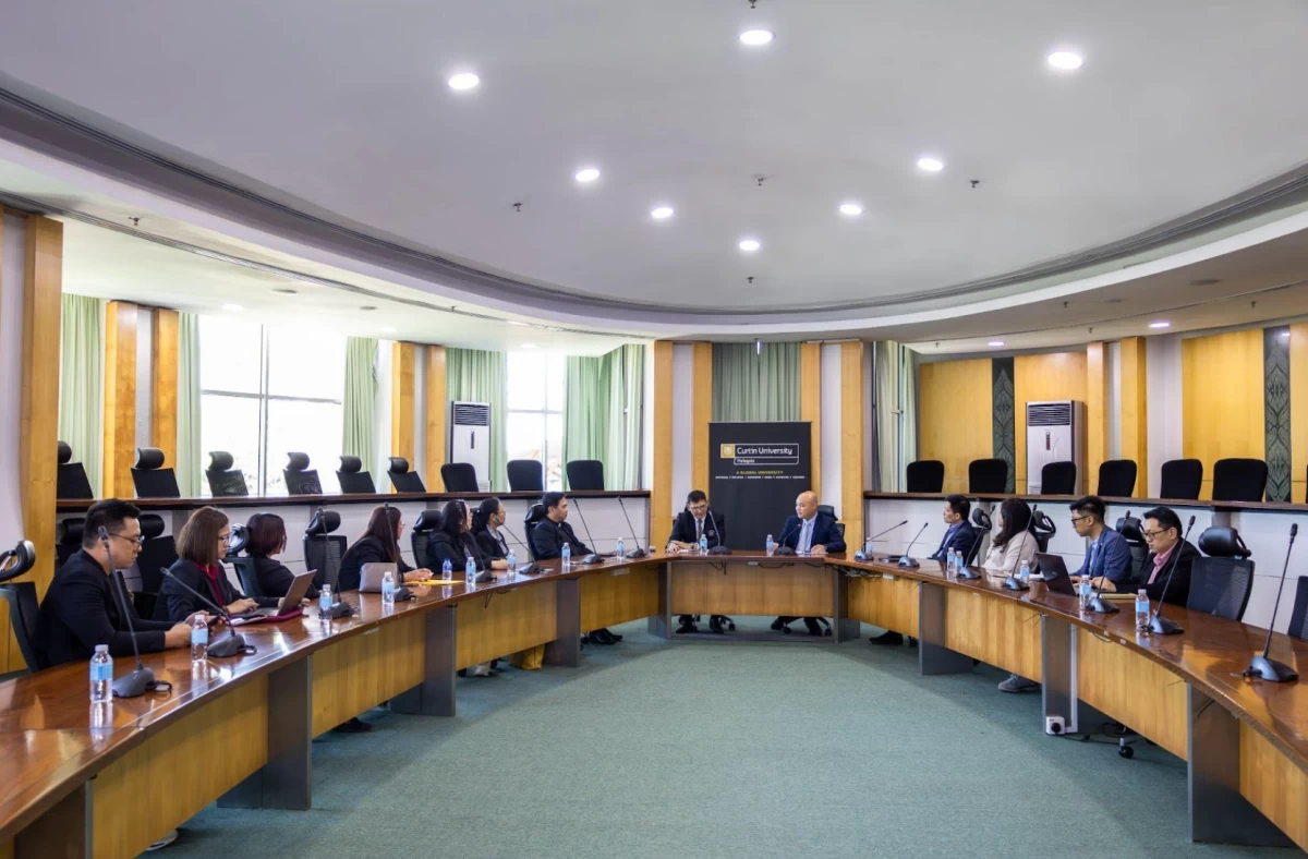 Delegates from UST and Curtin University witness the signing of the MOU