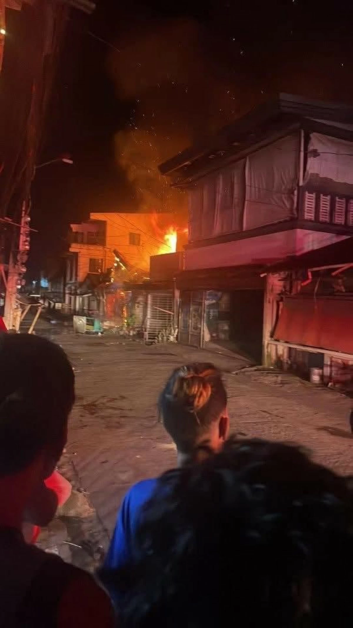 A FIRE hits Barangay Singcang-Airport, Bacolod City on Thursday, Dec. 18. (Councilor Caesar Distrito) 

