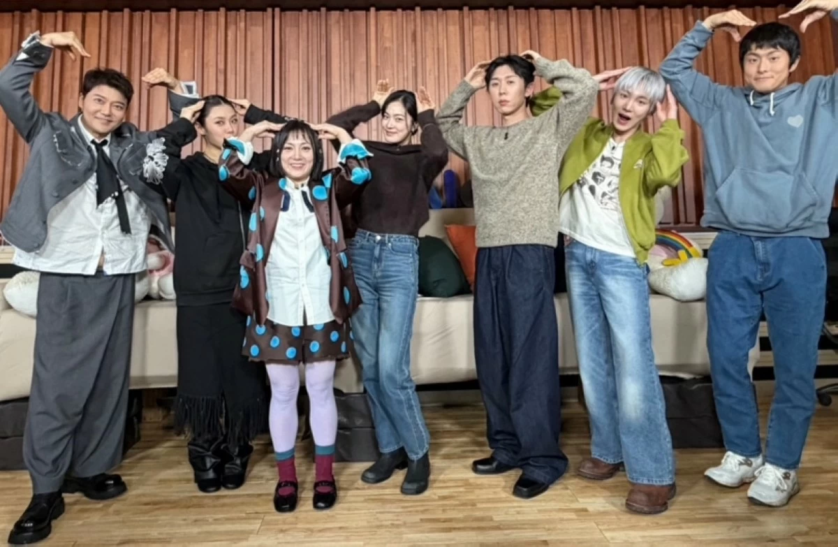 Park Na-rae, Key and the cast members of 