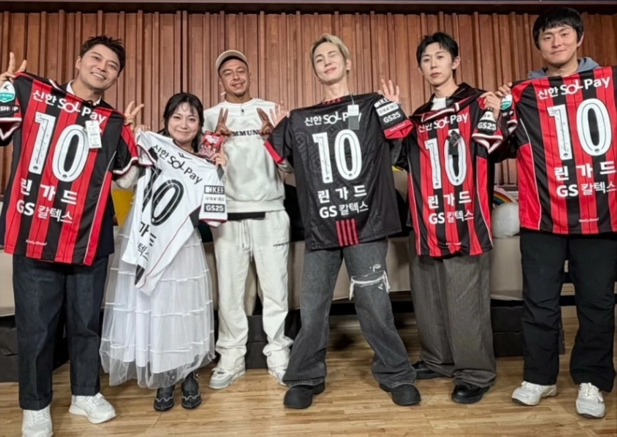 Park Na-rae, Key and the cast members of 