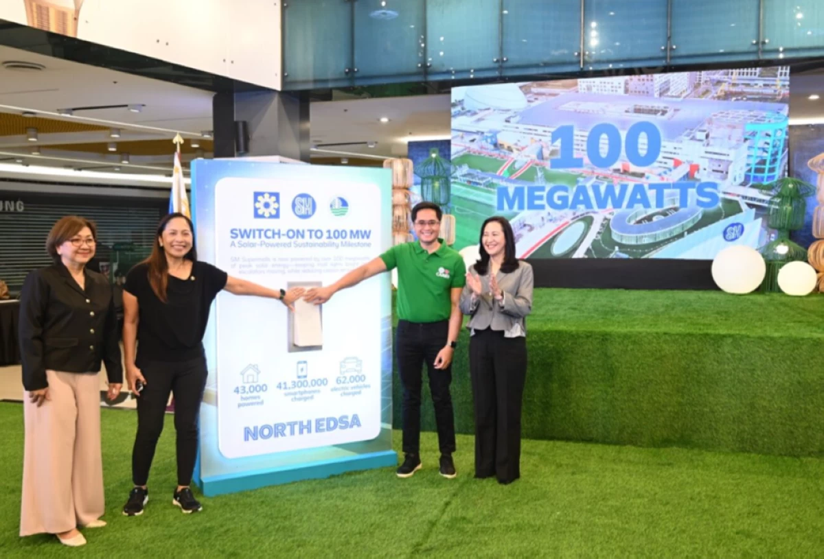 (L-R0 Jaqueline Caancan, Assistant Secretary for Environment and Concurrent EMB Director; Atty. Sharon Garin, Secretary of the Department of Energy; SM Supermalls Vice President for Mall Operations Junias Eusebio; and Quezon City Mayor Joy Belmonte.
