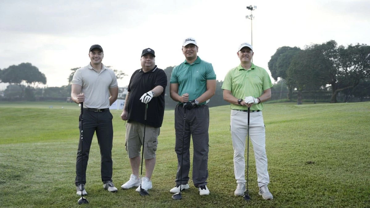 FPI leaders and sponsors before the shotgun start.
