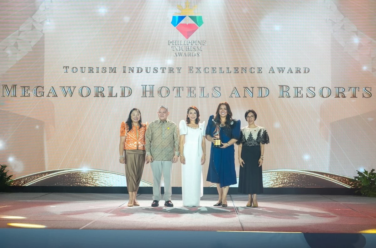 Megaworld Hotels & Resorts’ Managing Director, Cleofe Albiso, and Group General Manager, Arturo Boncato, accepted the Tourism Industry Excellence Award from Tourism Secretary Cristina Garcia Frasco joined by Undersecretaries Verna Buensuceso and Rica Bueno at the first Philippine Tourism Awards.